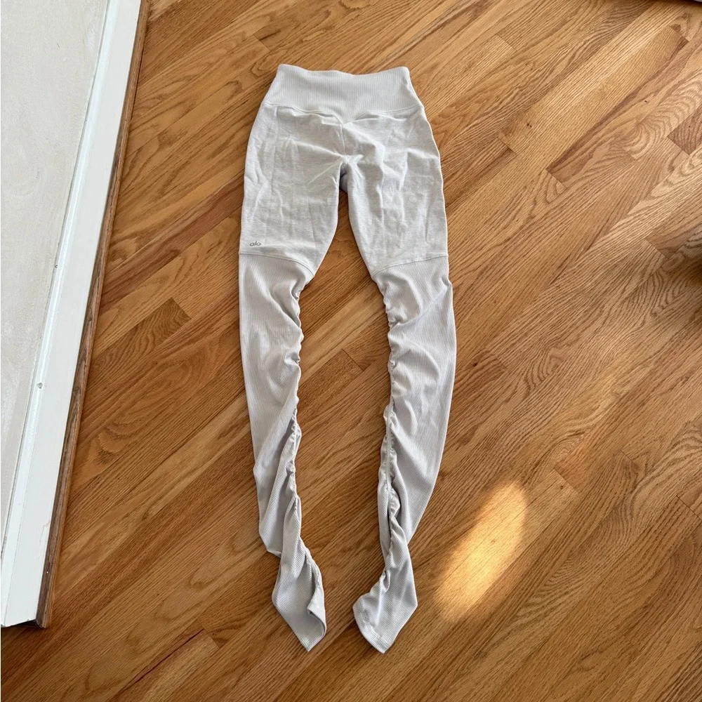 Alo Yoga High waist Alosoft goddess legging bone